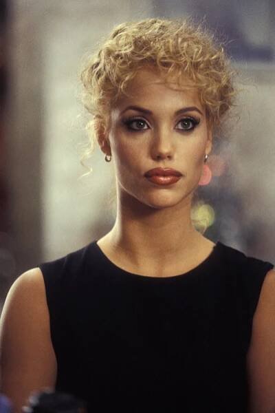 Elizabeth Berkley in 2025 | Elizabeth berkley, Elizabeth berkley showgirls, Elizabeth mitchell