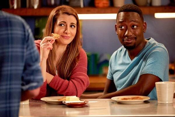 Nová holka - Svatební šaty - Z filmu - Nasim Pedrad, Lamorne Morris