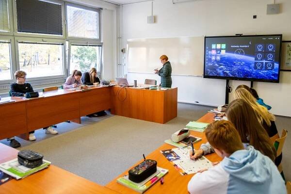 Budova Gymnázia a Obchodní akademie v Orlové bude mít novou střechu