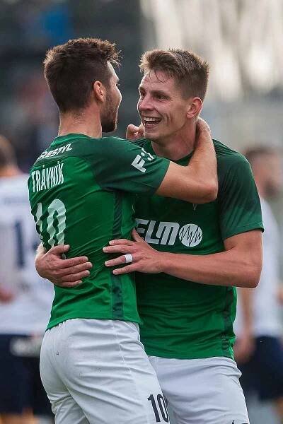 Zápas 11. kola první fotbalové ligy mezi týmy FK Jablonec a FC Slovácko se odehrál 7. října na stadionu Střelnice v Jablonci nad Nisou. Na snímku zleva Michal Trávník a Lukáš Masopust.
