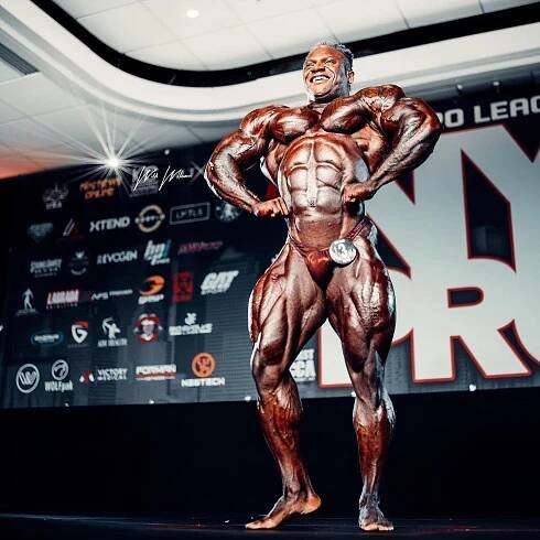 Tonio Burton Ifbb pro