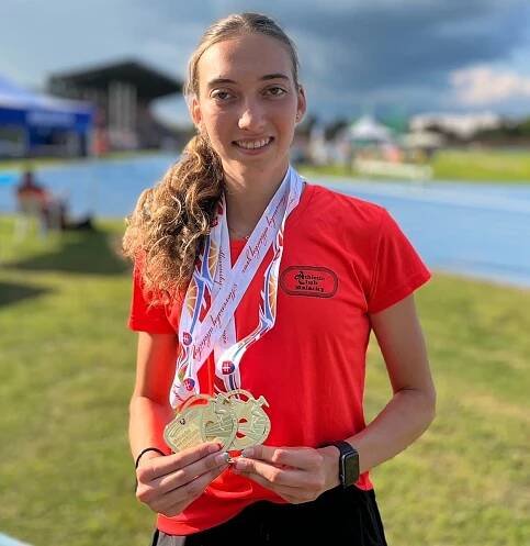 Federičových skvelých 21,12 na 200 m odfúkol vietor, najúspešnejšou účastníčkou juniorského šampionátu trojnásobná šampiónka