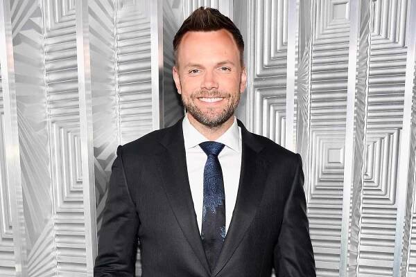 Conspiracy theorists kept trying to contact Joel McHale after his stint on 'The X-Files'