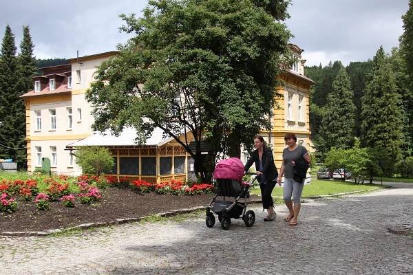 V pokoji po jednom, u jídla odstup. Lázně s omezeními obnoví provoz