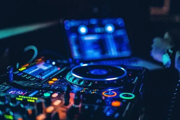 What’s On | Tribute Nights, Murder Dinners & More | Cave Castle Hotel