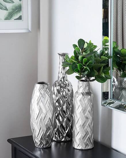 Váza Váza na květiny stříbrná kamenina 33 cm ve tvaru flašky moderní glamour styl Beliani