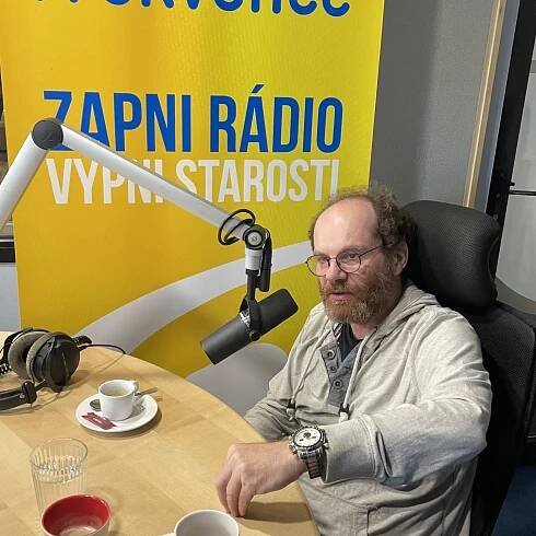 Adrian Jastraban: Když přijedu na Slovensko, mám český přízvuk. Musím na něm pak makat | Host Frekvence 1