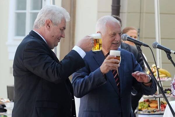 Souboj titánů: Zeman a Klaus se sešli u jednoho stolu! Proč?