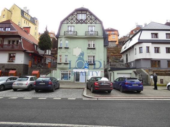 Obchod s výlohou na viditelném místě, Karlovy Vary - Drahovice, Vítězná ulice | Loyd - reality, s. r. o.