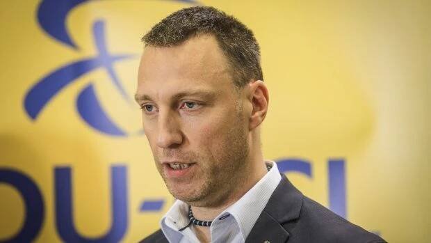 Člověče, nezlob se! Česká politika jako hra na politickou integritu - Transparency International