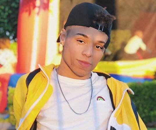 Larri Merritt - Bio, Facts, Family Life of YouTuber