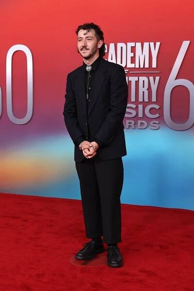 2025 ACM Awards Red Carpet: Reba McEntire, More Stun