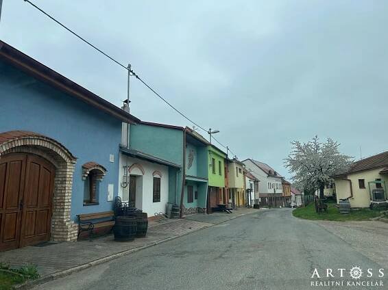 Prodej chalupy 4+1 s vinným sklepem - Čejkovice | Reality.iDNES.cz 