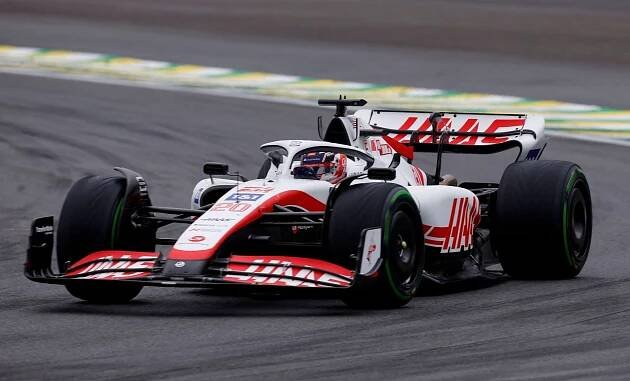 Deštivou kvalifikaci na sprint F1 v Sao Paulu vyhrál nečekaně Magnussen