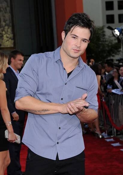 V pouhých 34 letech zemřel herec a zpěvák Cody Longo. Zbyly po něm tři malé děti