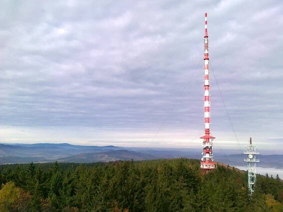 Jihočeský vysílač České Budějovice – Kleť má několikahodinovou výluku televize i rádia | Digitální rádio