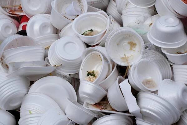 Soumrak jednorázových plastů - už od července! | REkrabička a REkelímek