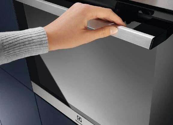 Trouba Electrolux 600 FLEX EOF3H50X nerez | DATART