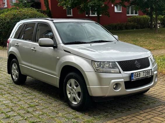 Suzuki Grand Vitara 2.0i 103kW SUV 4x4 ALU kola Klima Tažné