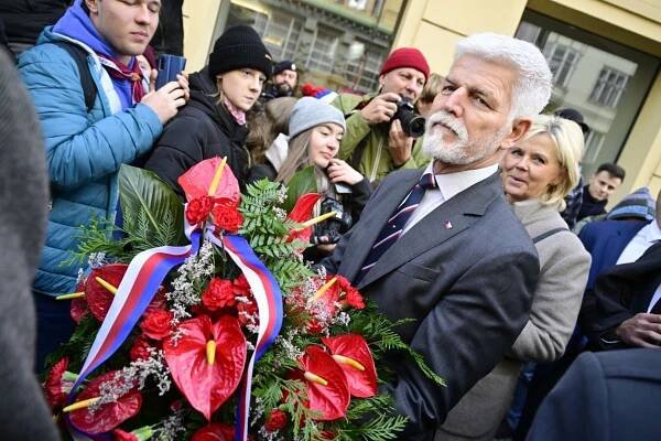 Oslavy 17. listopadu: Pavlovi v divadle a defilé politiků na Národce. Zněla Modlitba pro Martu
