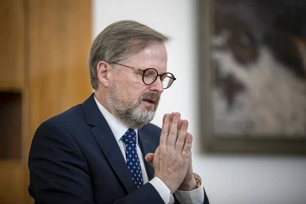 Stát žádné peníze nevyčistil, řekl premiér Petr Fiala v debatě Deníku