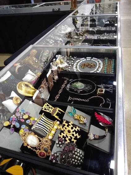 antique-show-02