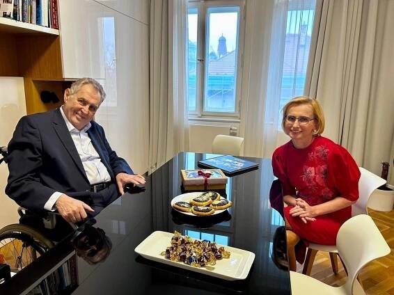 Zeman opět v centru dění: Přijal a podpořil Maláčovou, TOP 09 šije do exprezidenta