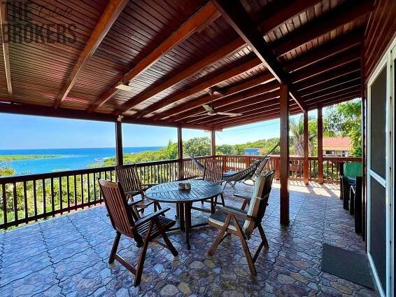 Two Story Wooden Home Czech Village, Roatan | Reality.iDNES.cz 