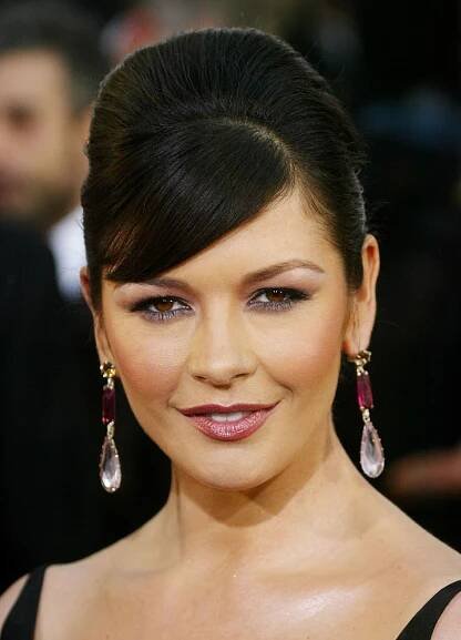 Catherine Zeta-Jones attends the 61st Annual Golden Globe Awards at the Beverly Hilton Hotel on January 25, 2004 in Beverly Hills, California