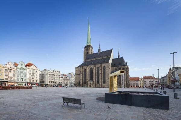 „V Plzni vzniká nová kvalitní architektura, ale letité problémy město neřeší,“ upozorňuje historik architektury Petr Domanický
