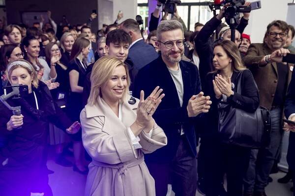 OBRAZEM: První kolo voleb. Vítězný Pavel, dojatá Nerudová a útočící Babiš