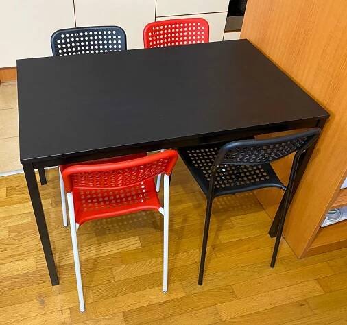 Stůl Tarendo a 4 židle Adde (Ikea) - Nábytek