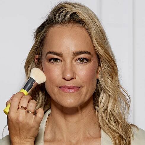Should you apply foundation or concealer first?