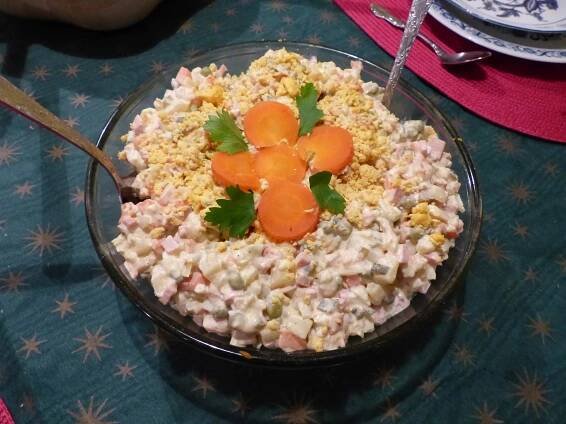 Soubor:Russischer Oliviersalat.JPG – Wikipedie