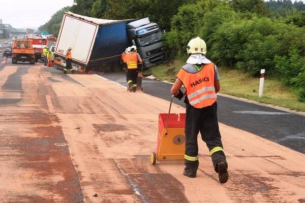 Kamion zašpuntoval dálnici D1 u Říčan