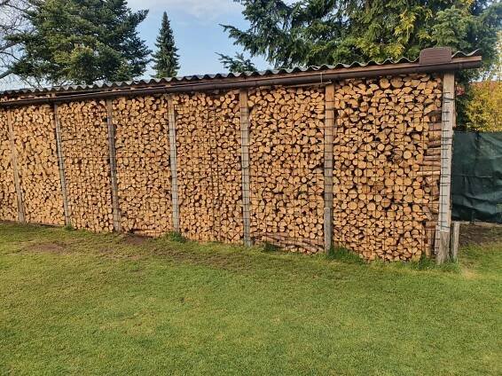 Palivové dřevo - nařezáno, naštípáno - Stavebniny