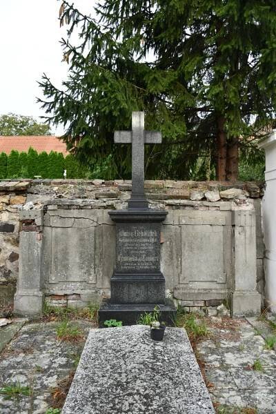 Prackovice nad Labem | Detail hřbitova | Databáze historických hřbitovů