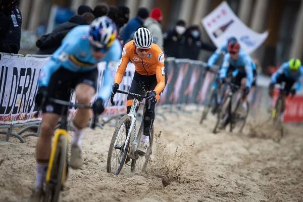 Wout van Aert nebo Mathieu van der Poel? Hoogerheide uvidí při MS v cyklokrosu bitvu titánů