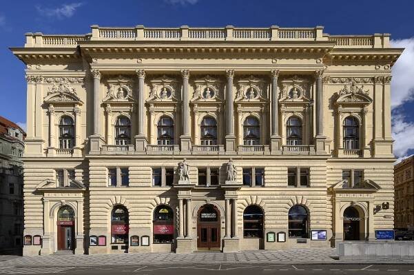 Nová fasáda Národního domu na Vinohradech