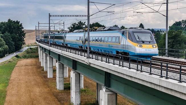 Milník pro českou železnici. Pendolino z Prahy do Budějovic pojede dvoustovkou