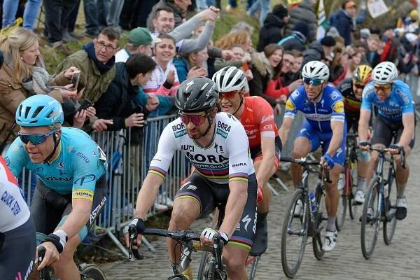 Soubor:Ronde Van Vlaanderen 2018 Tour of Flanders 2018 (40281536725).jpg – Wikipedie