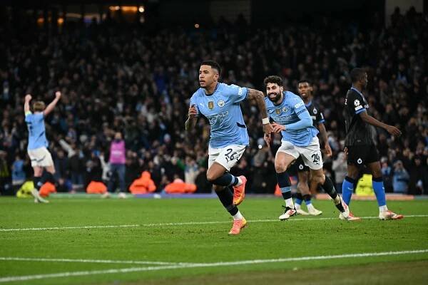 Manchester City odvrátil blamáž, postup slaví i PSG. Liverpool v Lize mistrů poprvé padl