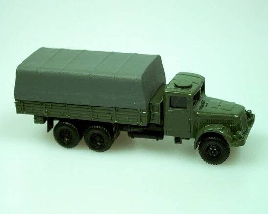 1952 T 111R vojenský s plachtou/Military truck