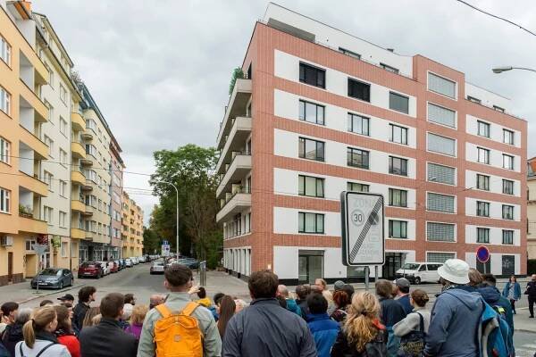 BRNO – BYTOVÝ DŮM HYBEŠOVA — Den architektury Archív