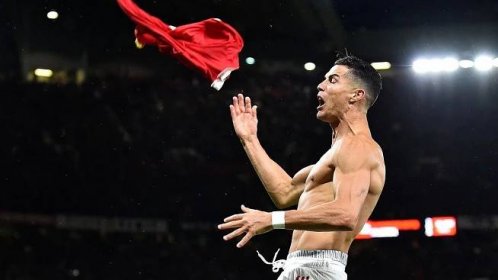 Cristiano Ronaldo pokořil další rekord a odhodil dres! Vítězné gesto sdílela i jeho sexy partnerka - Super.cz