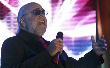 Zemřel slavný řecký zpěvák Demis Roussos (†68): Nemoc ho zabila na soukromé klinice