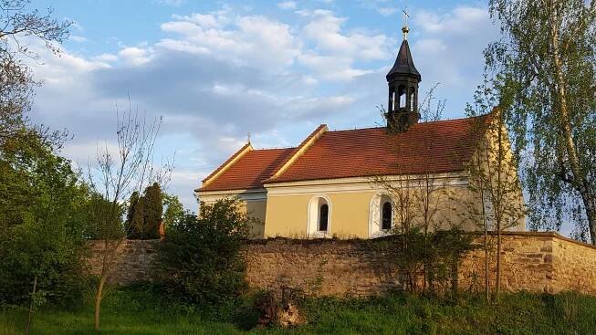 Fotografie - Kostel Všech svatých, Velvary - 01.05.2019