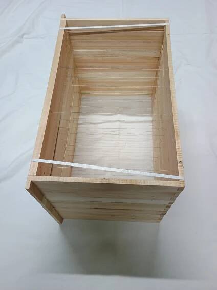 Rámek lipový 39x24 cm -nadrátkovaný se zámkem - Včelařské potřeby Děčín - Včelařství u Kunclů