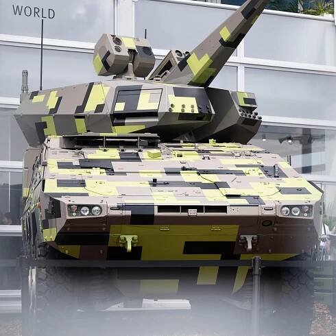: Ein Flugabwehrsystem Boxer Skyranger 30 des Rüstungsunternehmens Rheinmetall steht während der Internationalen Luft- und Raumfahrtausstellung (ILA) auf dem Gelände vom Flughafen Berlin Brandenburg (BER). 