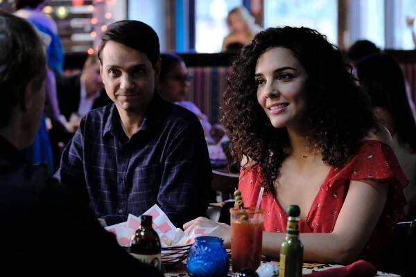Cobra Kai - Pulpo - Z filmu - Ralph Macchio, Vanessa Rubio